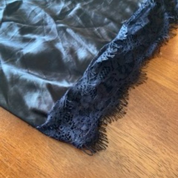 Black Laced Trim Tank Top - Picture 4 of 8